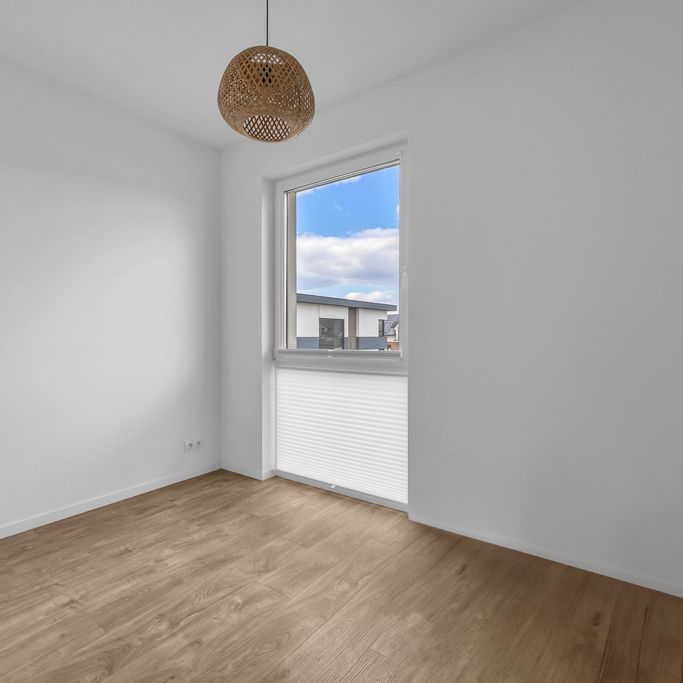 Kompaktowy nowoczesny dom z ogródkiem w Słominie - Photo 1