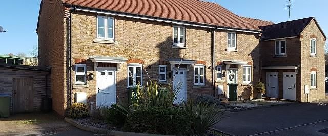 2 bedroom terraced house to rent - Photo 1