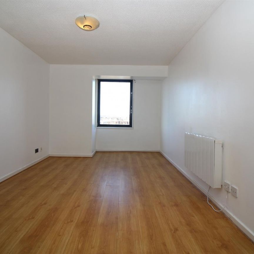 1 Bedroom Flat - Purpose Built To Let - Photo 1