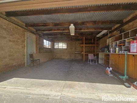 Charming Family Home in the heart of Melton! - Photo 2