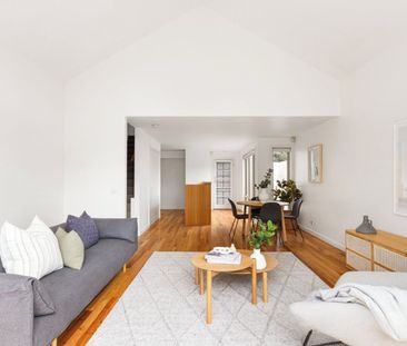 TOWNHOUSE IN QUIET BAYSIDE POCKET - Photo 2