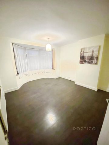 3 bedroom flat to rent - Photo 3