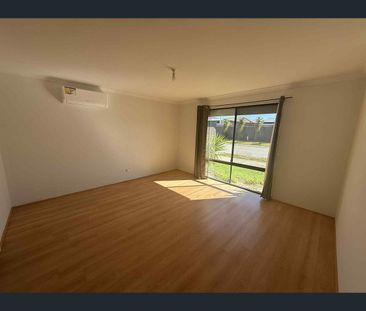 12 Rosegum Pass, Baldivis, WA 6171 - Photo 5
