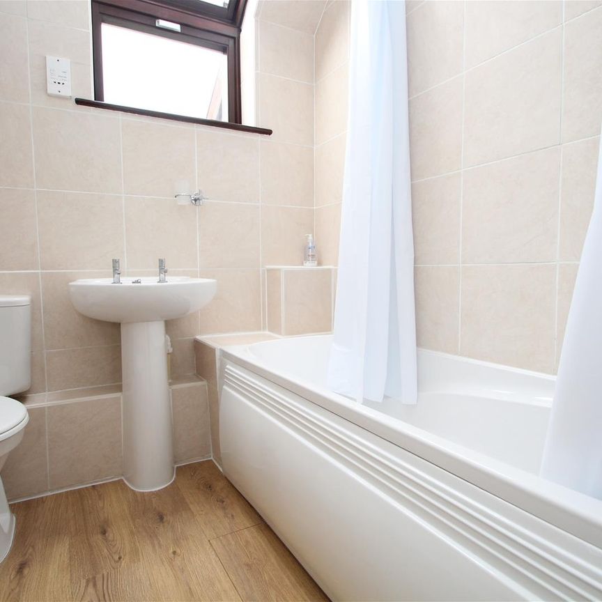 Mylne Close, High Wycombe - Photo 1