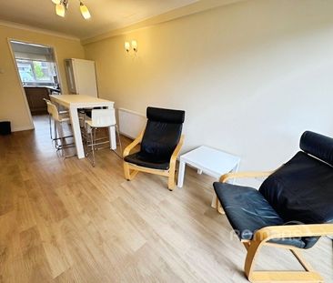 4 bedroom house to rent - Photo 1