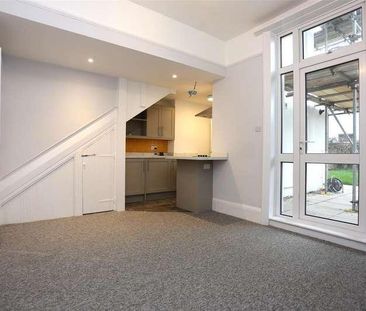 East Drive, Brighton, BN2 - Photo 2