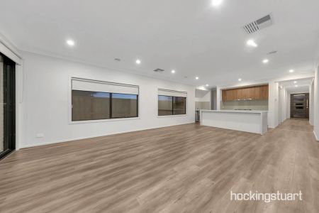 BEAUTIFUL FAMILY HOME - Photo 4
