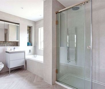 A well presented family in the newly built Berkeley Homes Sunningda... - Photo 5