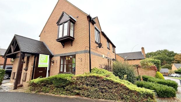 2 bedroom maisonette to rent - Photo 1