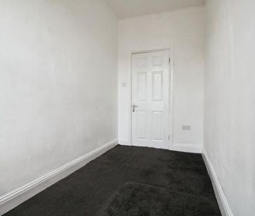 3 bedroom flat to rent - Photo 3