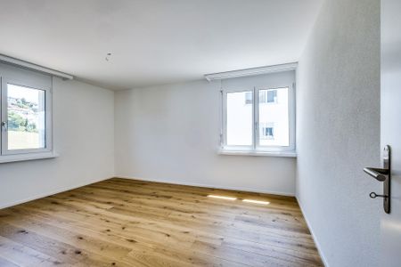 Generous, modern home! - Photo 5