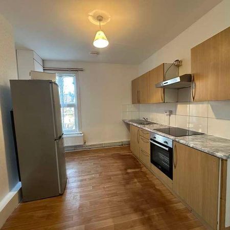 Kent View Gardens, Ilford, IG3 - Photo 3