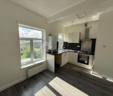 Price £700 pcm - Available Now - Unfurnished - Photo 2