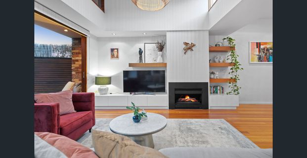 Furnished Period Home in Prime St Kilda Location – Flexible Lease Options Available - Photo 1