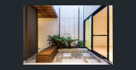 LIVE DIFFERENT - Photo 5