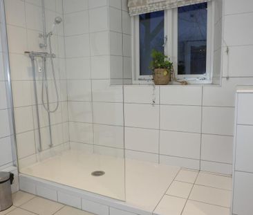 4 bedroom semi-detached house to rent - Photo 3