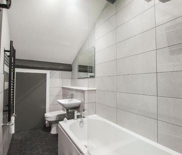 The Old Conservative Club, Irwell Terrace, Bacup - Photo 3