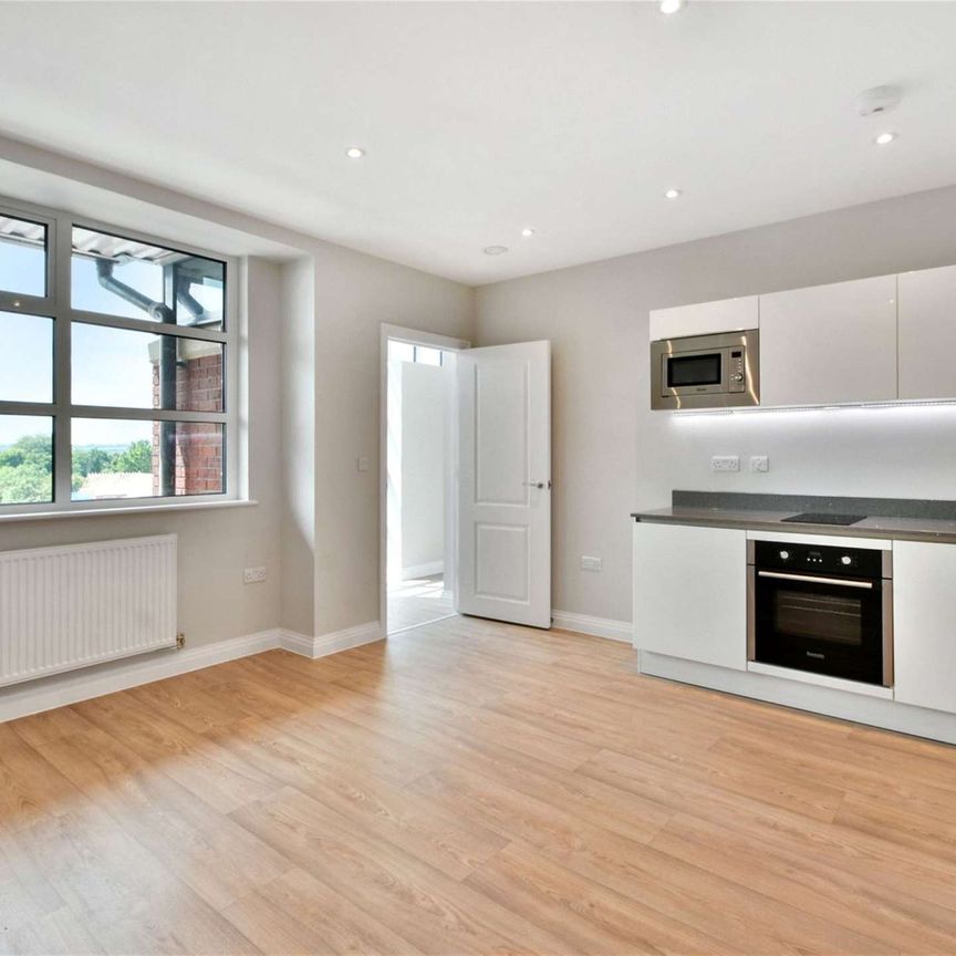 Set on the 3rd floor, this one bedroom apartment of 498 sq ft, offers stylish accommodation within a highly sought after location. Available mid February and offered unfurnished. - Photo 1