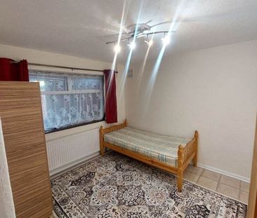 Room in a Shared House, Rokeby St, E15 - Photo 1