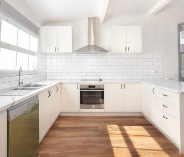 3 BEDROOM HOME - STONES THROW FROM CBD & AMENITIES - Photo 5