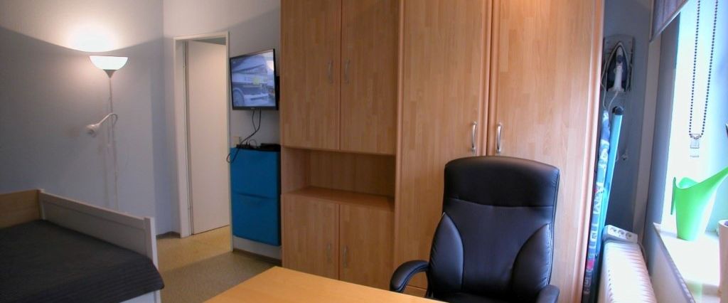 FLATmix.de / Ruhiges,komplett,möbliertes Apartment mit separaten Eingang - Photo 1