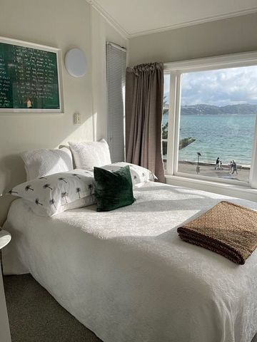 Iconic Oriental Bay property opposite the beach - Photo 3