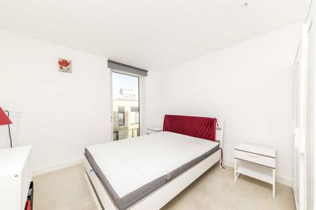 3 bedroom flat to rent - Photo 3