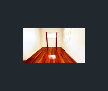 One flat half house - Photo 1