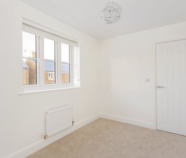 4 bedroom detached house to rent - Photo 4