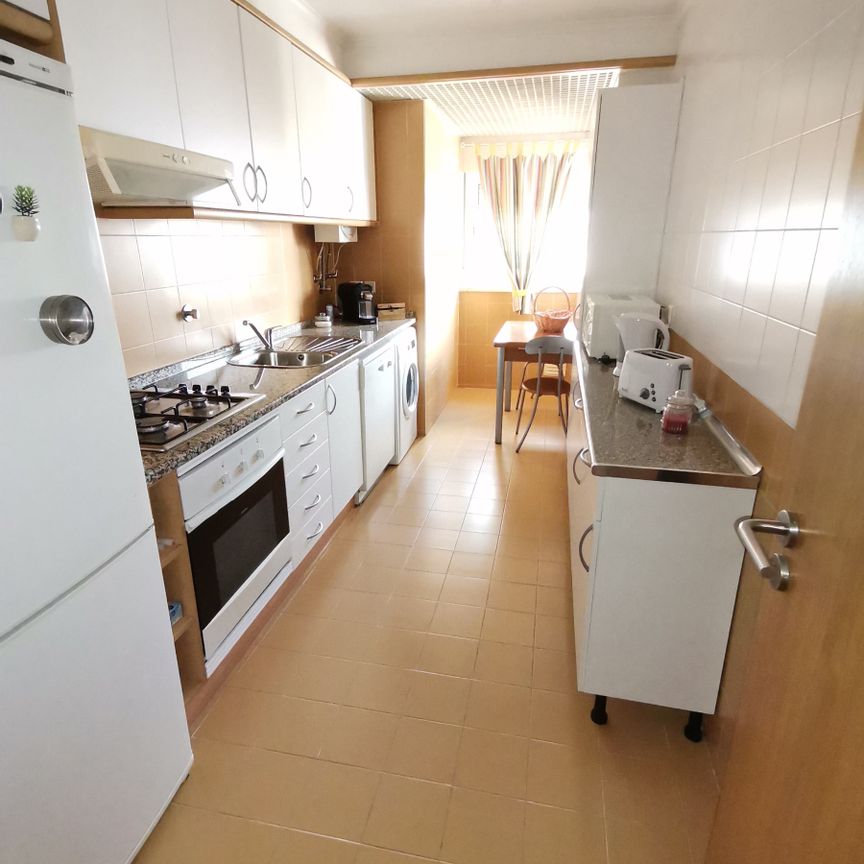 Amplo apartamento de um quarto em predio de nova construção com garagem privativa - Photo 1