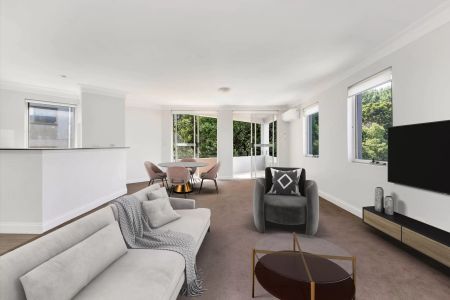 SUPERB THREE BEDROOM APARTMENT OPPOSITE RUCHCUTTERS BAY PARK - Photo 2