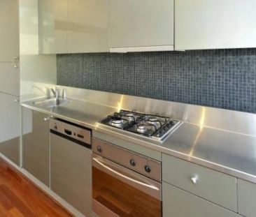 Well designed and conveniently located apartment - Photo 2