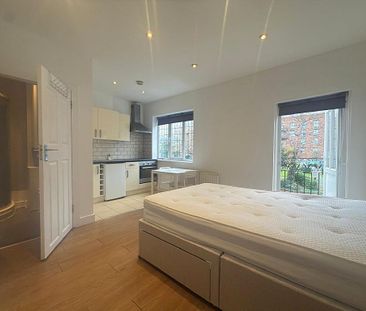 Studio to rent - Photo 1