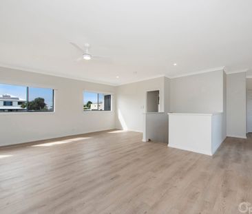 Your Coastal Escape Awaits - Photo 3