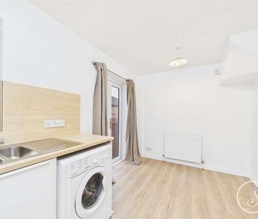 Field End Road, Halton, Leeds, LS15 - Photo 4