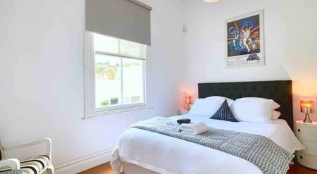 Spacious Family Home - Photo 3