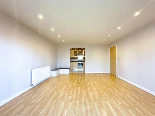 Flat to rent on - Photo 1