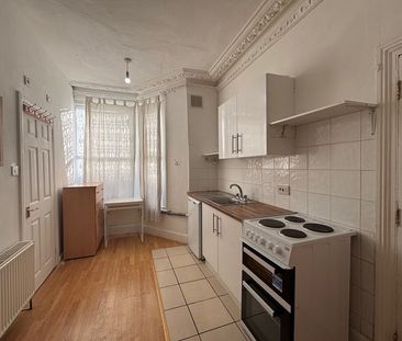 Studio Flat, Buckingham Road, NW10 - Photo 2