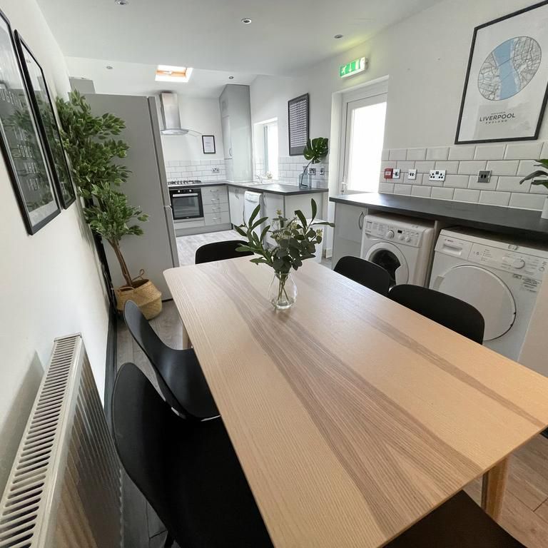 6 bedroom terraced house to rent - Photo 1