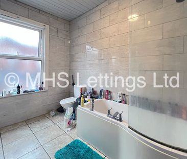 4 Bedroom Mid Terraced House for rent in Lucas Street - Photo 2