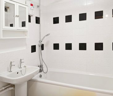 Mullards Close, Mitcham - Photo 5