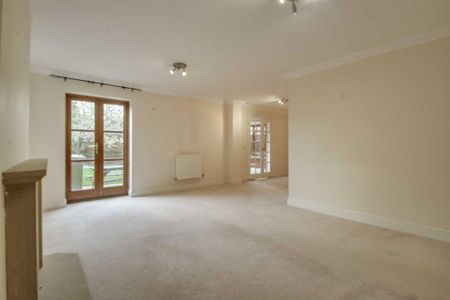 4 bedroom detached house to rent - Photo 2