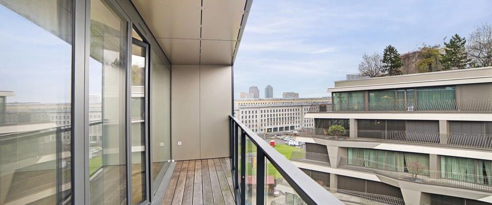 Offen geschnittene 2 Zimmer Wohnung mit ca. 62m² und EBK im Dachgeschoss in Berlin-Mitte! - Photo 1