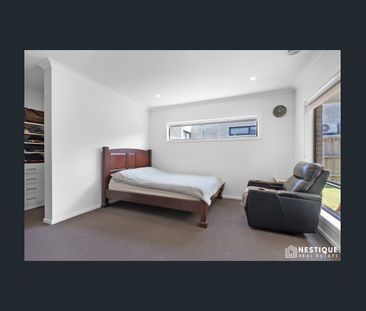 Modern Family Living in a Prime Officer Location - Photo 6