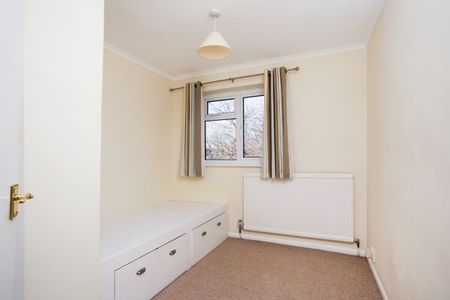 3 bedroom semi-detached house to rent - Photo 3