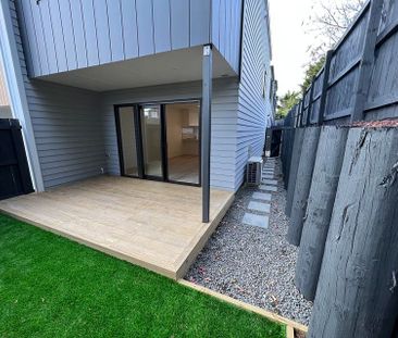Modern Townhouse in the Heart of Pakuranga - Photo 4