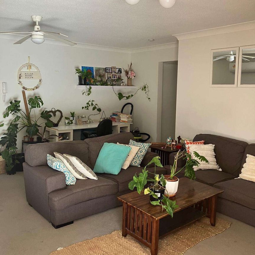 Broadbeach - Photo 1