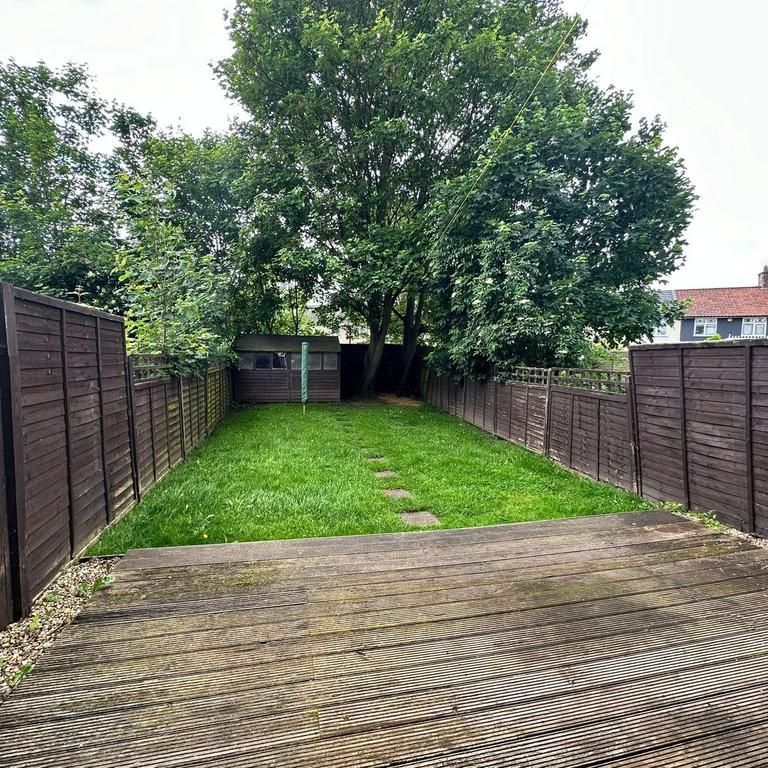 3 bedroom terraced house to rent - Photo 1