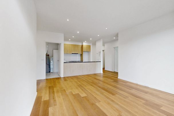 Convenient 2-Bedroom Unit Near Strathmore Train Station - Photo 1