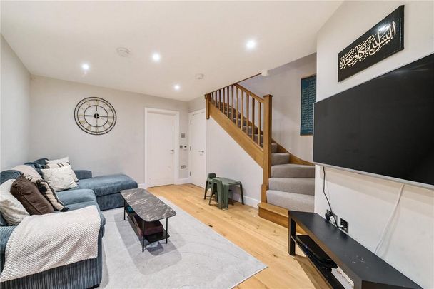 3 bedroom end of terrace house to rent - Photo 1